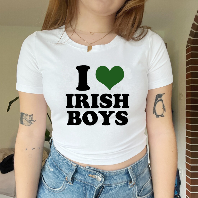 المرأة أنا أحب الايرلنديية الأ - مراجعة Y2K Graphic Baby Tee Crop وسعره
