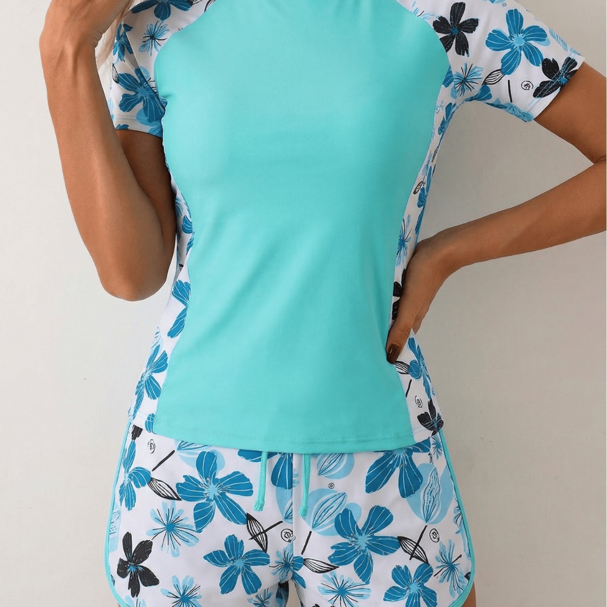 تانكيني نسائي مع شورت، توب تان - مراجعة Tops وسعره